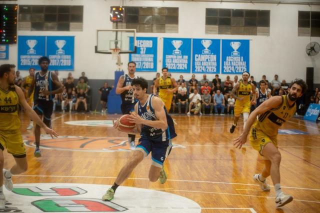 Con los dientes apretado