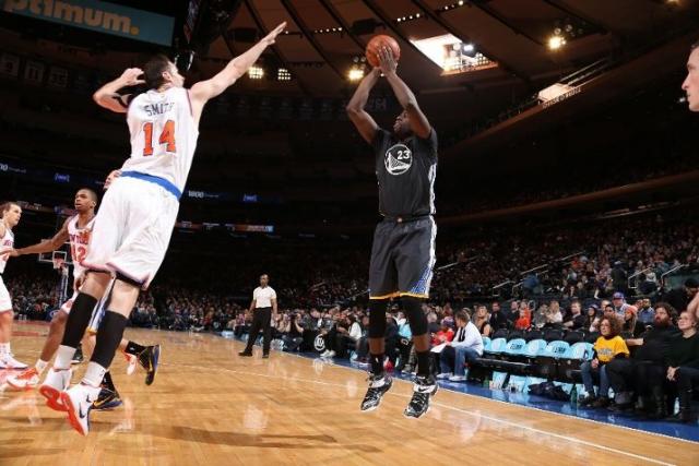Pese al susto, los Warriors ganaron f�cil en el Garden