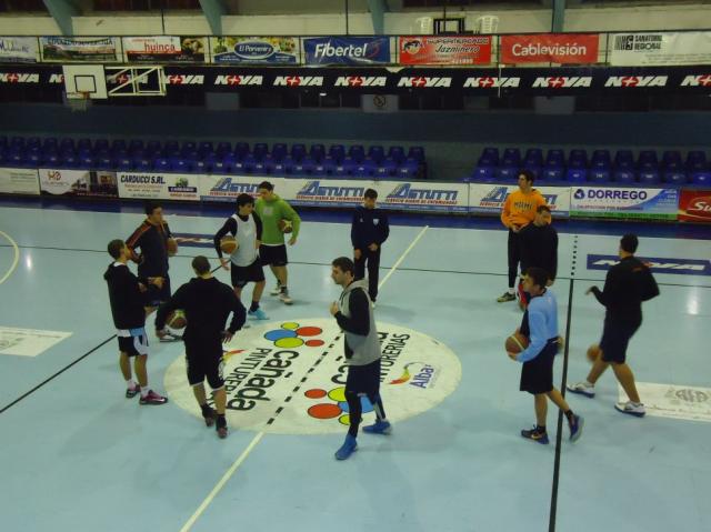 En su primer entrenamiento Sport Club confirm� extranjero