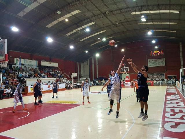 Platense le cort� la racha a Ciclista